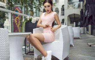 AISS爱丝(钻石版) – 照片中的亚美依女孩：不小心开启了撒娇模式！