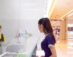 AISS爱丝(黄金版) – 在街角，偶遇滑板少女索菲！这幅原图让你一直想停下脚步，看看她的风采。