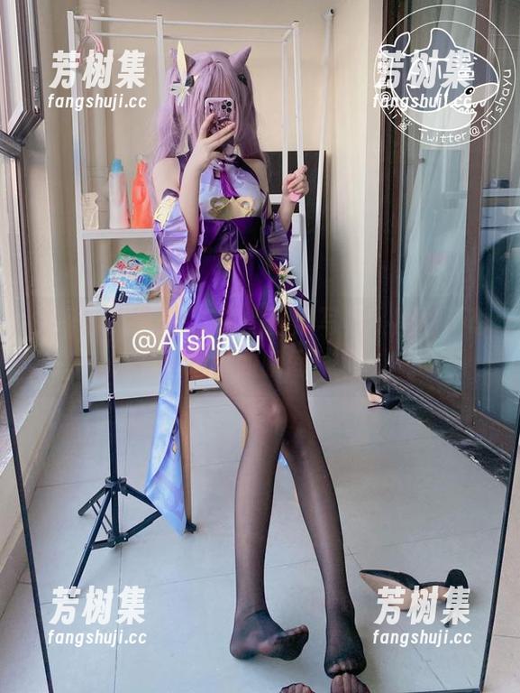 白裙与随性：AT鲨的日常写真，图包不想错过的瞬间！