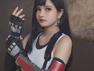 “当Azami遇上旗袍，写真更新也变得不那么严肃…“