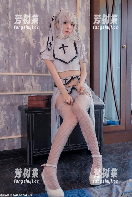 动动手指，喵糖映画灰裙JK美图等你下载，快点行动吧！