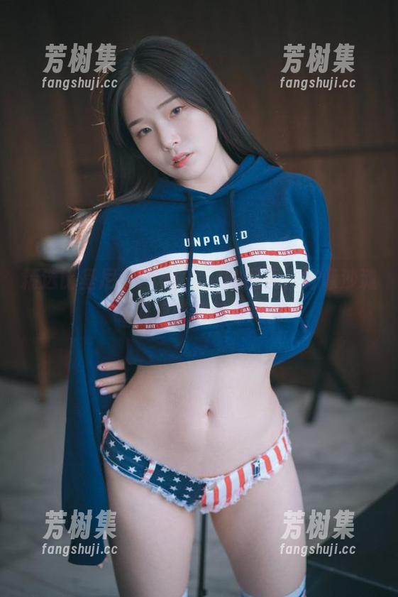 精选比基尼：Pia(피아)的图集，好像沙滩的海浪能把我卷进去