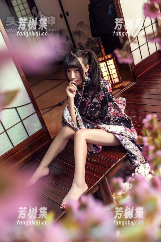 TouTiao头条女神 - 学姐专属壁纸合集，余心曼教你如何帅气又自然