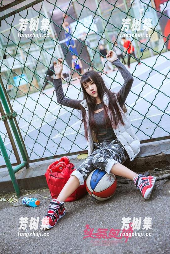 TouTiao头条女神-申美嫣 TouTiao头条女神 - 申美嫣的泳衣选集,快来欣赏这组美图!