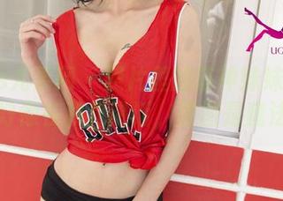 UGirls尤果网 – 照片里的萌神妹妹：这些内衣好像在和我讲话，原图是魔法吗？