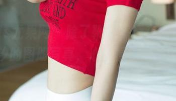 UGirls尤果网 – 除了靴子，还有裸足——颜亦汐的图册写真，心中慢慢涌起的好奇。