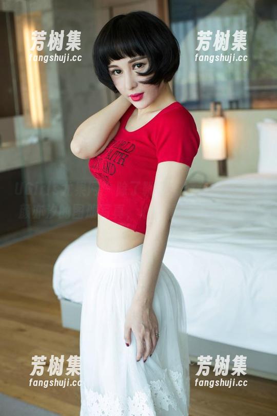 UGirls尤果网 - 除了靴子，还有裸足——颜亦汐的图册写真，心中慢慢涌起的好奇。