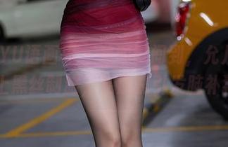 XIAOYU语画界 – 美图时间到，允儿Claire穿上黑丝制服，私房照引发脑补狂潮。