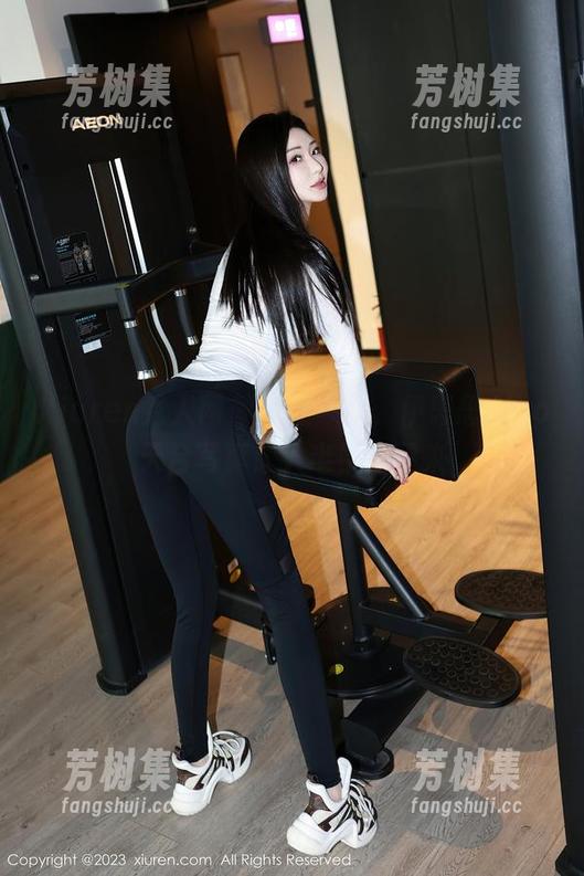 Xiuren秀人网 - 随便一张，伊思思niko天台写真让人半夜想醒来