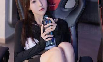 Xiuren秀人网 – 吴小小：瑜伽不仅是练出好身材，还有一张写真图包里小情绪的飘逸感。