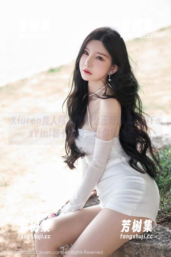 Xiuren秀人网 - 没那么正经的孟狐狸FoxYini秘书写真，让你目不转睛