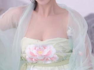 Xiuren秀人网 – 哎呦，看陆萱萱cecillia和她的浴缸，原图中的景象真的跌破了‘水’的极限！