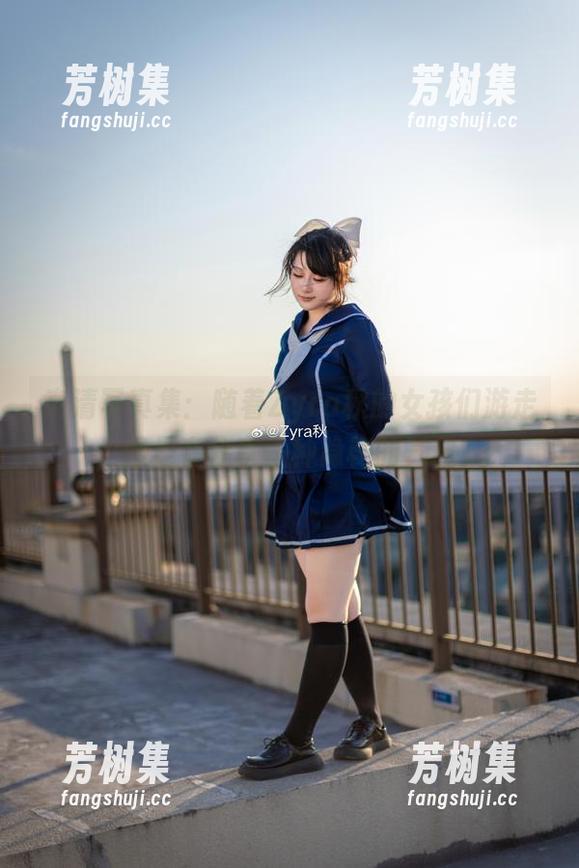 高清写真集：随着Zyra秋的女孩们游走，像是在分享一种隐秘的气息？