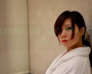 pans – 图册里的雨涵，原来“油亮”是形容这气氛的吧，意味深长～
