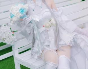 壁纸中的yui金鱼女神，移动端的精神食粮。