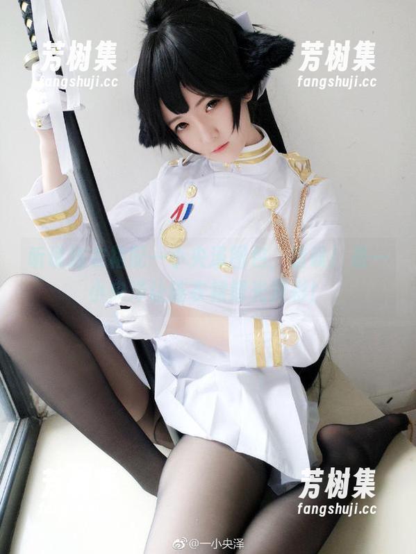 听说连衣裙配一小央泽图包，错误！是一小央泽让连衣裙增光异彩！