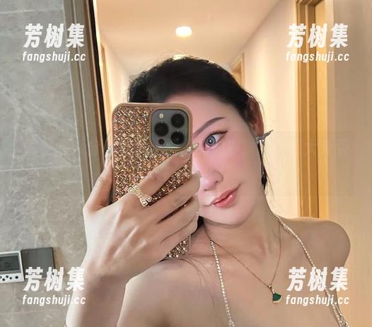 微密圈 - 分享赛事：不爱笑的赛琳的图库大升级，性感不止步