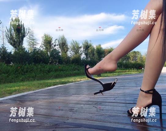 微密圈 - “丝月神”的油亮作品，令人沉迷的视觉合集，离不开的眼神