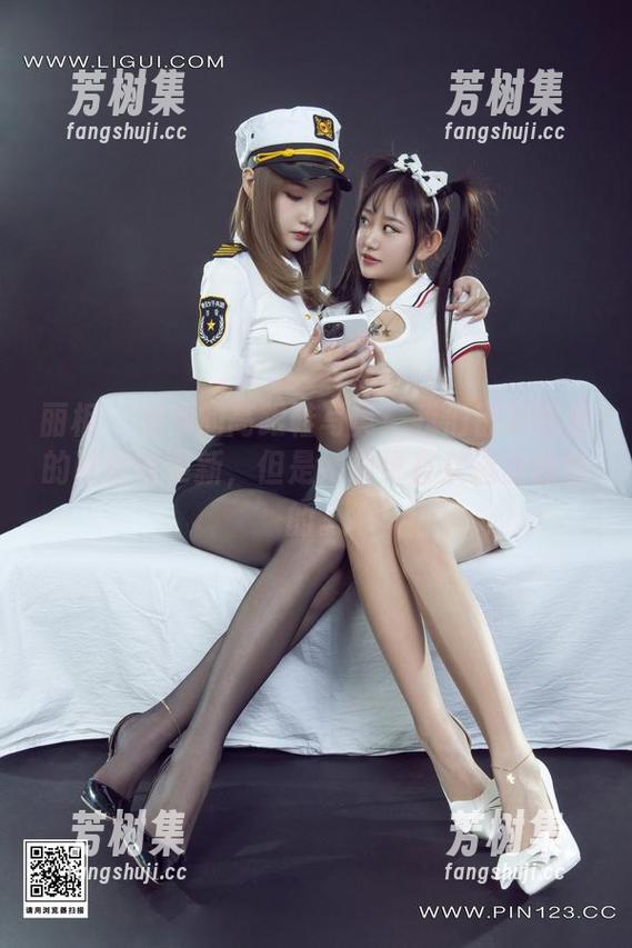 丽柜-潼潼 丽柜 - 潼潼的高跟鞋写真:我们都知道你的鞋架该更新,但是她却更喜欢造型独特的。