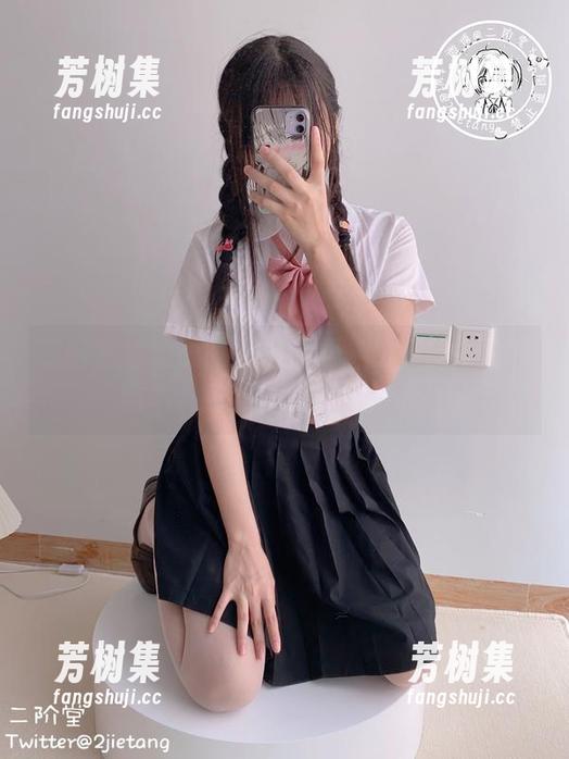二阶堂宅绘子的私拍合集：化身袜尖上的舞者，白丝打劫你的目光！