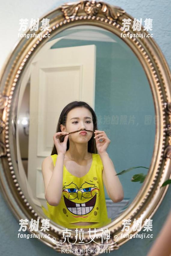 克拉女神 - 来自依娜丝泳池的照片，图包中的微妙旖旎