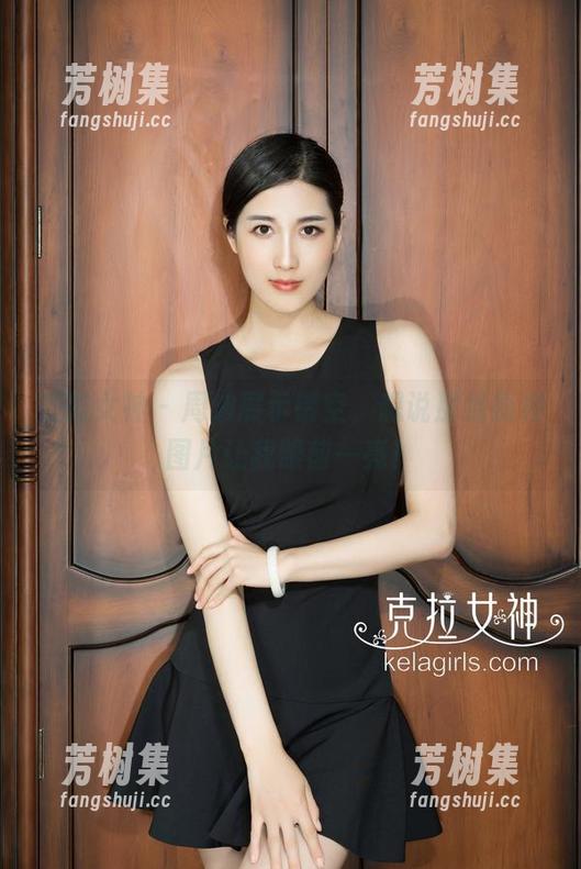 克拉女神 - 周迪展示镂空，想说那组福利图片让我眼前一亮！