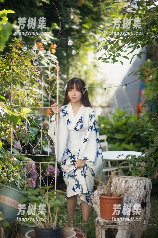 樱花女友高清写真：六味帝皇酱的春日遐想