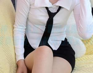 初夏女神 – 安妮展示职场优雅：这组西装小裙写真图册，我的内心其实炸裂了！