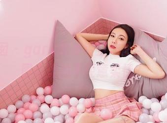 嗲囡囡 – gary维爱镂空作品连环表演，图库里的不经意柔情？