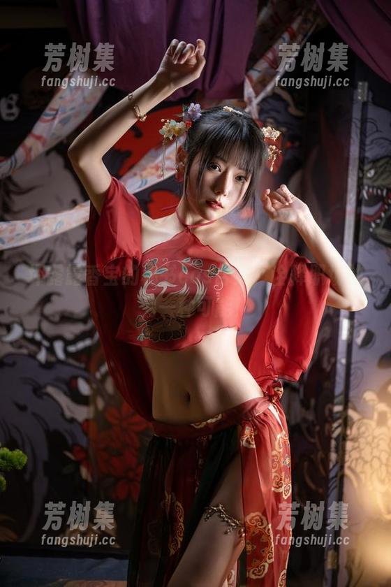 坏露露香宝的秘书cos合集，诠释职场的另一种可能！