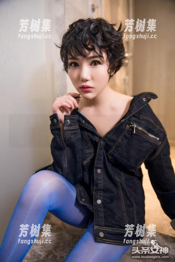 头条女神 - 李丽莎的礼服——美图照里那“贵气”再添一层！