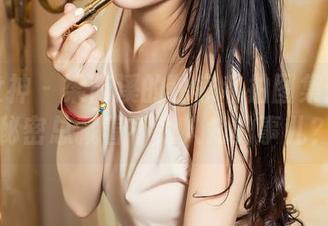头条女神 – 梁芮溪的独家私拍图集：谁说秘密总藏着不为人知的事儿？