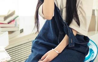 头条女神 – 私拍里藏着她的校服回忆，秦若兮果然是个懂得青春心事的女孩！