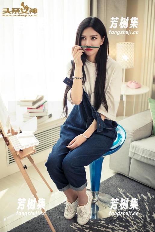 头条女神 - 私拍里藏着她的校服回忆，秦若兮果然是个懂得青春心事的女孩！