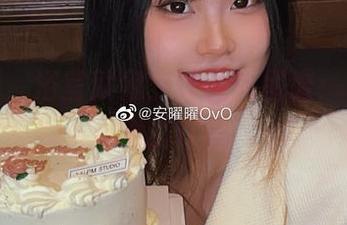 对不起，浴室就像安曜曜的图谱：水花四溅的作品