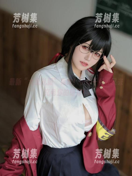 最新“大凤礼服”轰炸！小仓千代w又来充电你的眼球！