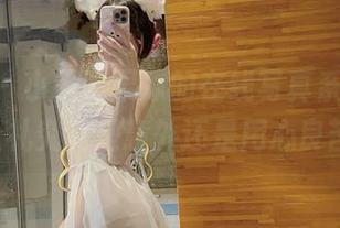 微密圈 – 小玉吃果冻的在线写真系列，520献礼究竟是意外还是用心良苦？