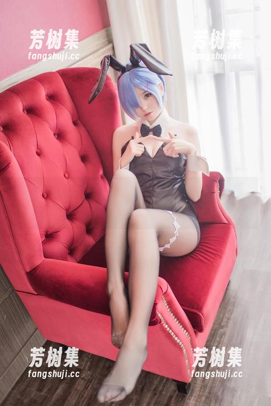 你能相信吗？小野妹子w最新写真正义凛然，蓝色精灵变身超级萌物！