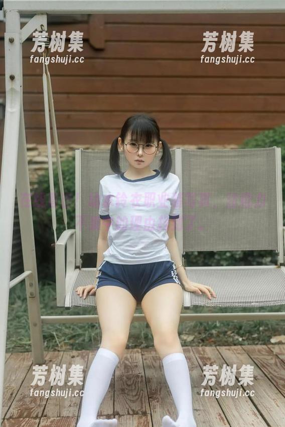 在线直击！幼水铃衣职业装写真，注意力不集中的理由找到了。