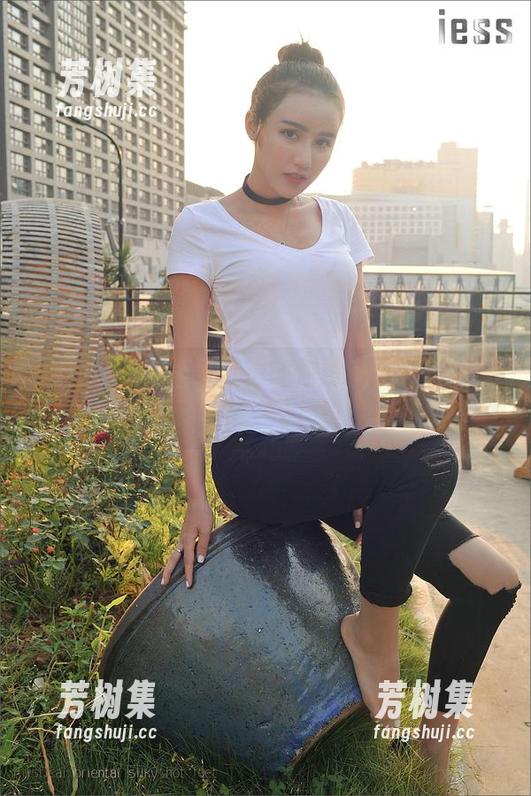 异思趣向 - 佳爷特辑让你投身于红裙女神的图库风暴，先下载再说！