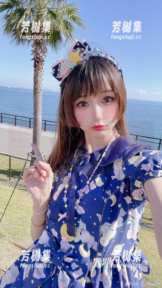 这次的高清写真集，彩芸_Nebula的渐变贝壳白紫，不像我以为的简单，反而复杂得像我这颗心。