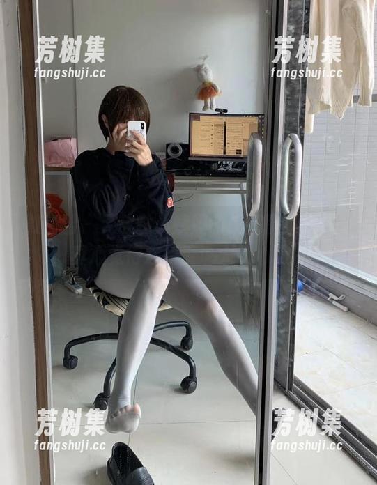 微密圈 - 无敌哒小姨妈的校园图集精选，真心觉得这角度也太扎心了！