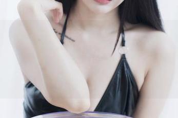 普美Bomi(보미)的纯白照更新，一边欣赏一边考虑：我可以叫这件事情‘乳白色的神仙魔法’吗？