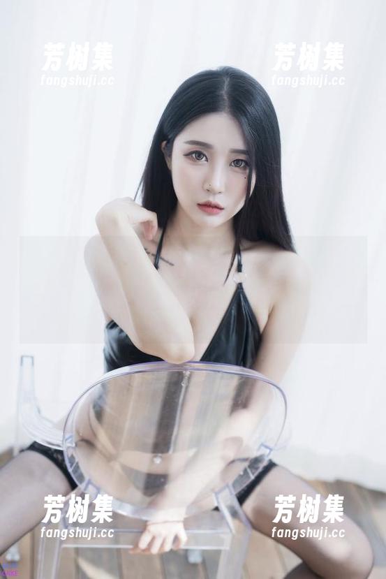 普美Bomi(보미)的纯白照更新，一边欣赏一边考虑：我可以叫这件事情‘乳白色的神仙魔法’吗？