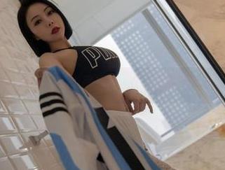微密圈 – 果儿Victoria的浴室足球：在水里踢球更带感的套图更新！