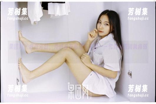 果团网 - 我在浴缸，周妍希在私房写真里——究竟孰圆润孰瘦弱？