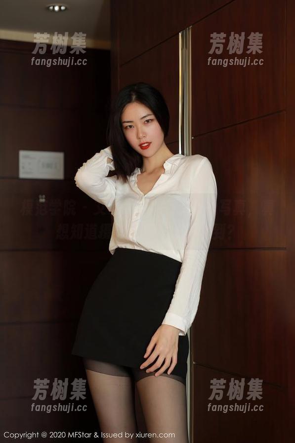 模范学院 - 艾莉Evelyn的可爱写真，真想知道摄影师有没有被迷到？