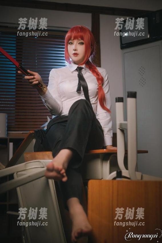 把洛璃LoLiSAMA的巫女2.0放进你的网盘，等生活恢复正常再拔出来练练法术！