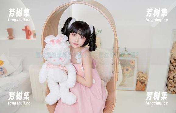 爆机少女喵小吉 图片里的爆机少女喵小吉,蕾丝好像在说话?