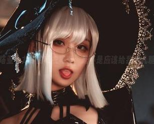 瓦斯塔亚小龙虾的毛衣写真：是不是应该给我点儿糖果？